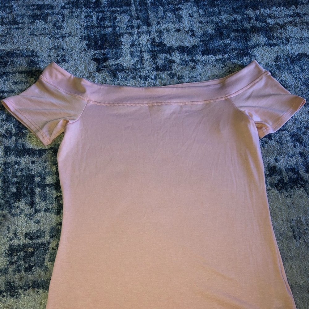Off shoulder guess shirt